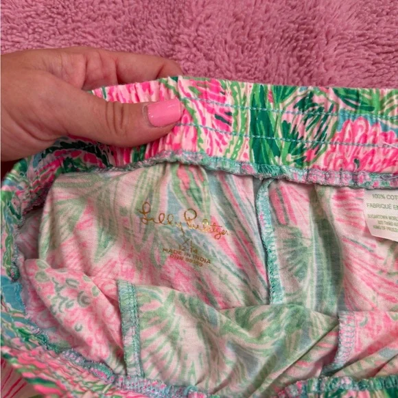 LILLY PULITZER KIDS PRINTED XL SHORTS COTTON - Picture 3 of 4
